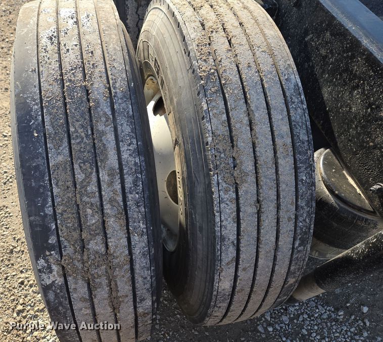 image for item EQ3949 2014 Kenworth T660 semi truck