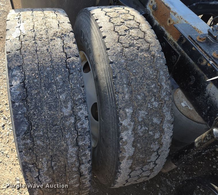 image for item EQ3949 2014 Kenworth T660 semi truck