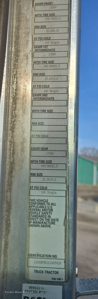 image for item EQ3949 2014 Kenworth T660 semi truck