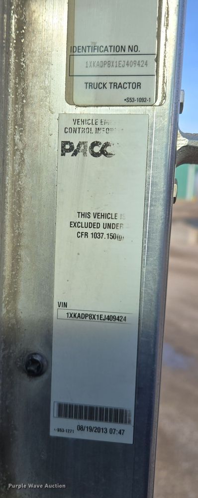 image for item EQ3949 2014 Kenworth T660 semi truck