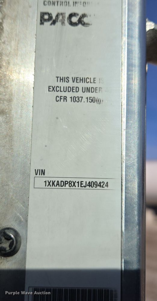 image for item EQ3949 2014 Kenworth T660 semi truck