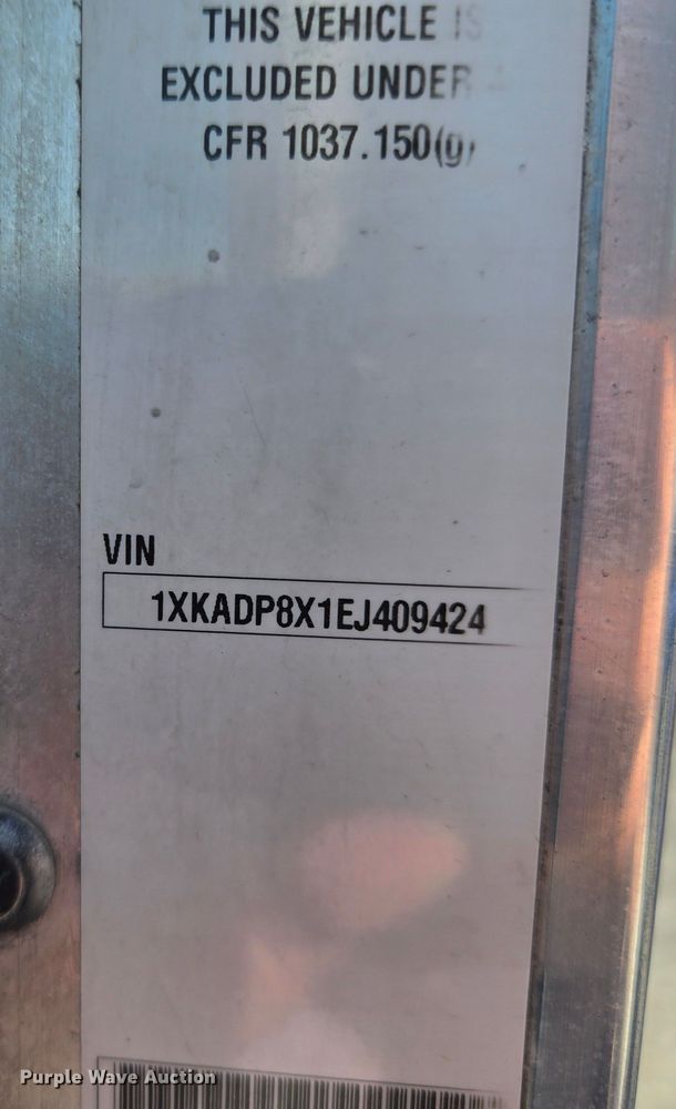 image for item EQ3949 2014 Kenworth T660 semi truck