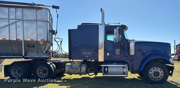 image for item EY9884 2000 International 9900ix semi truck