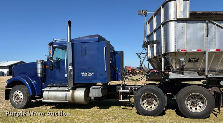 image for item EY9884 2000 International 9900ix semi truck