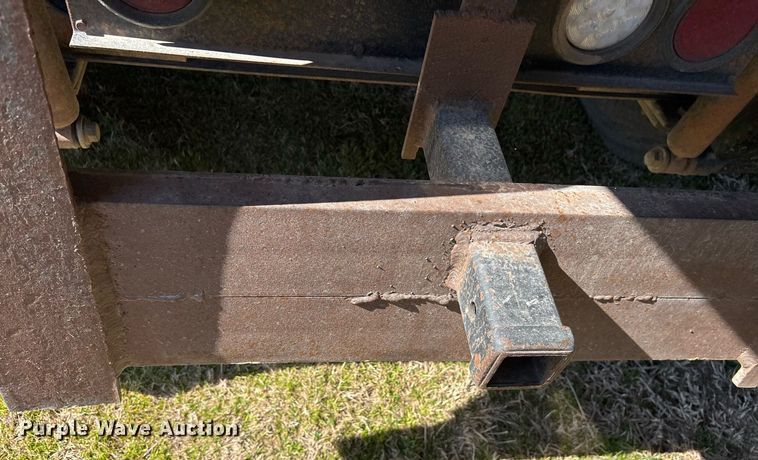 image for item EY9884 2000 International 9900ix semi truck