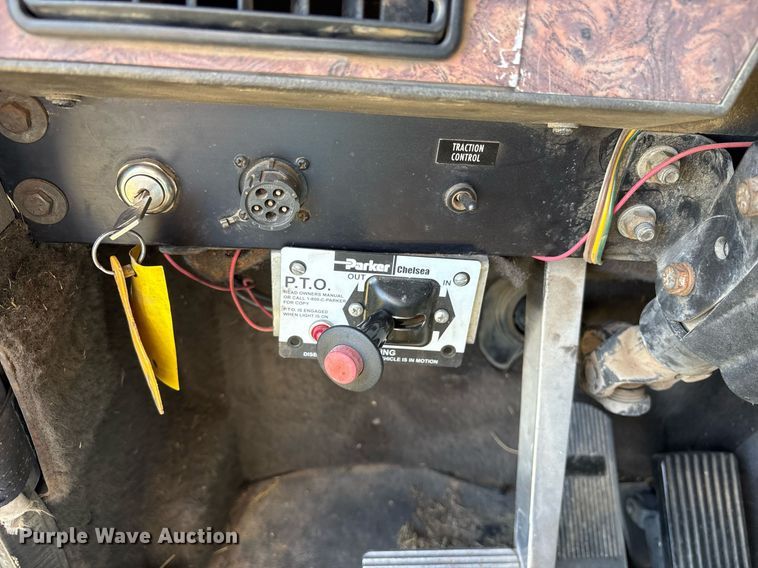 image for item EY9884 2000 International 9900ix semi truck