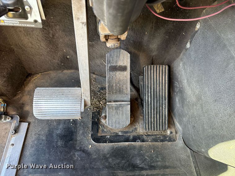 image for item EY9884 2000 International 9900ix semi truck