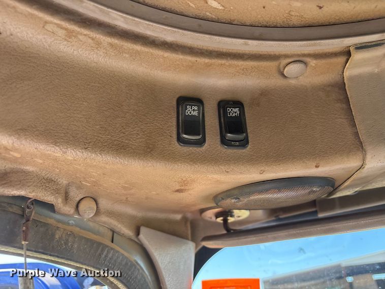 image for item EY9884 2000 International 9900ix semi truck