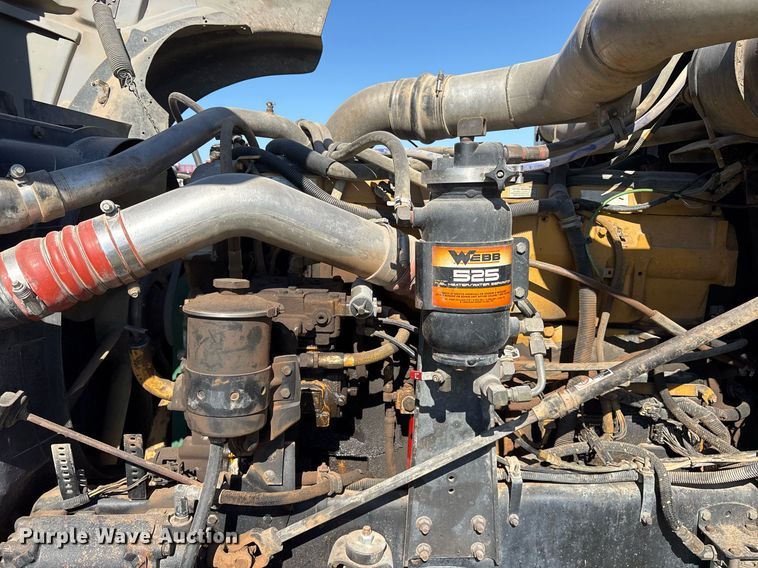 image for item EY9884 2000 International 9900ix semi truck