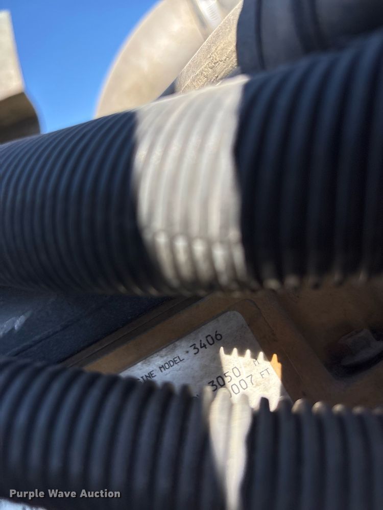 image for item EY9884 2000 International 9900ix semi truck