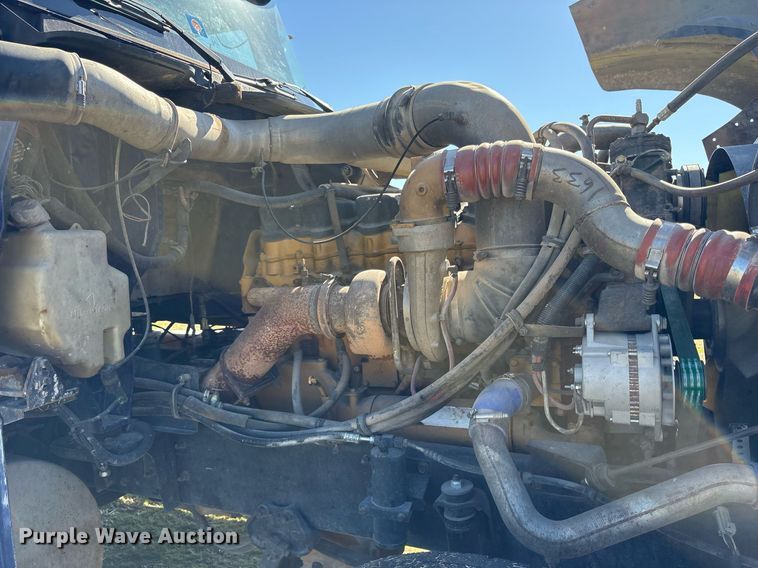 image for item EY9884 2000 International 9900ix semi truck