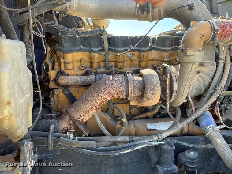 image for item EY9884 2000 International 9900ix semi truck