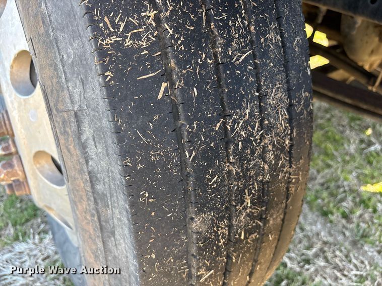 image for item EY9884 2000 International 9900ix semi truck