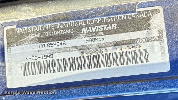 image for item EY9884 2000 International 9900ix semi truck