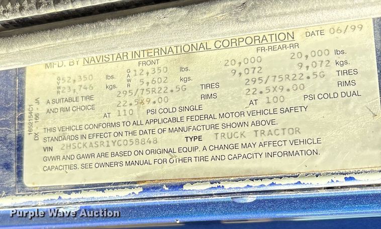 image for item EY9884 2000 International 9900ix semi truck