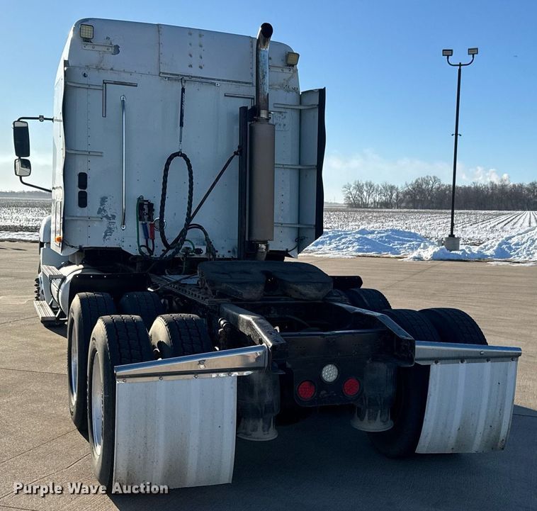 image for item LH9464 2005 Freightliner Columbia semi truck