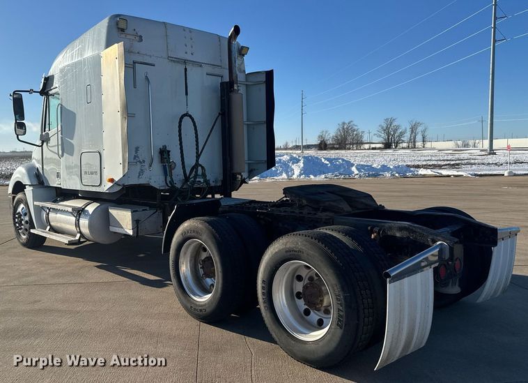 image for item LH9464 2005 Freightliner Columbia semi truck