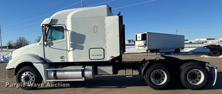 image for item LH9464 2005 Freightliner Columbia semi truck