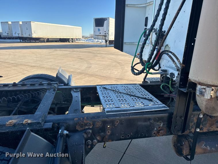 image for item LH9464 2005 Freightliner Columbia semi truck