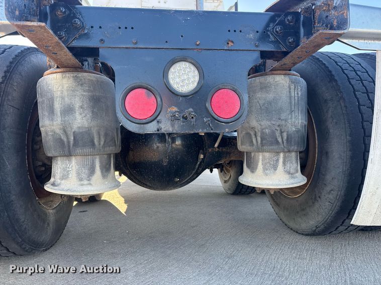 image for item LH9464 2005 Freightliner Columbia semi truck