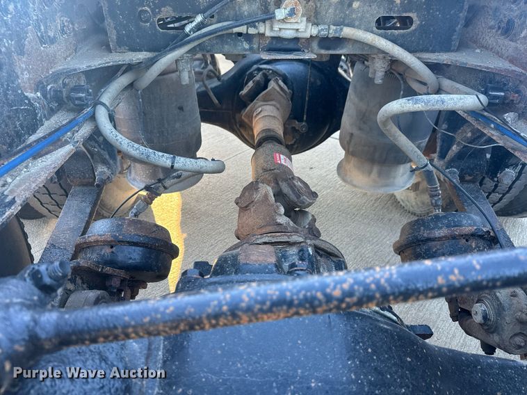 image for item LH9464 2005 Freightliner Columbia semi truck