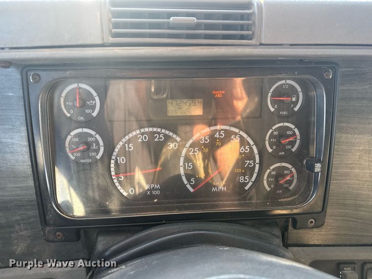 image for item LH9464 2005 Freightliner Columbia semi truck