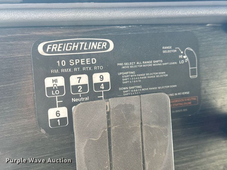 image for item LH9464 2005 Freightliner Columbia semi truck