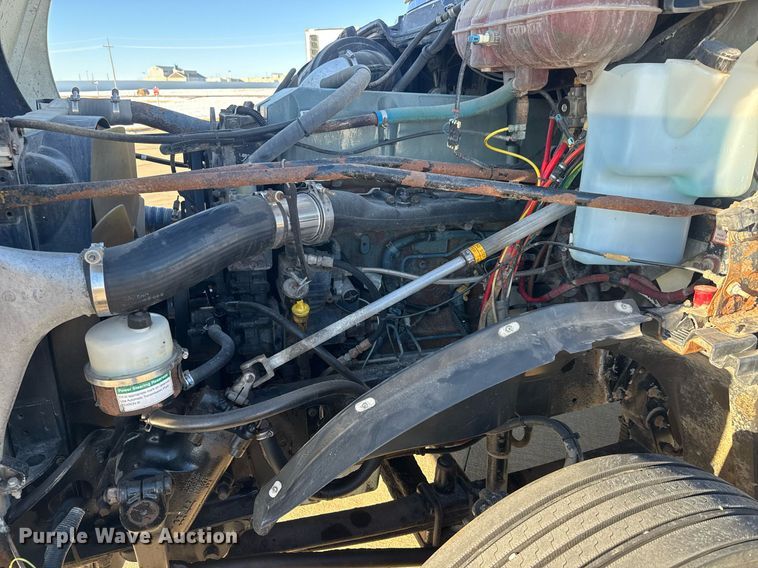 image for item LH9464 2005 Freightliner Columbia semi truck