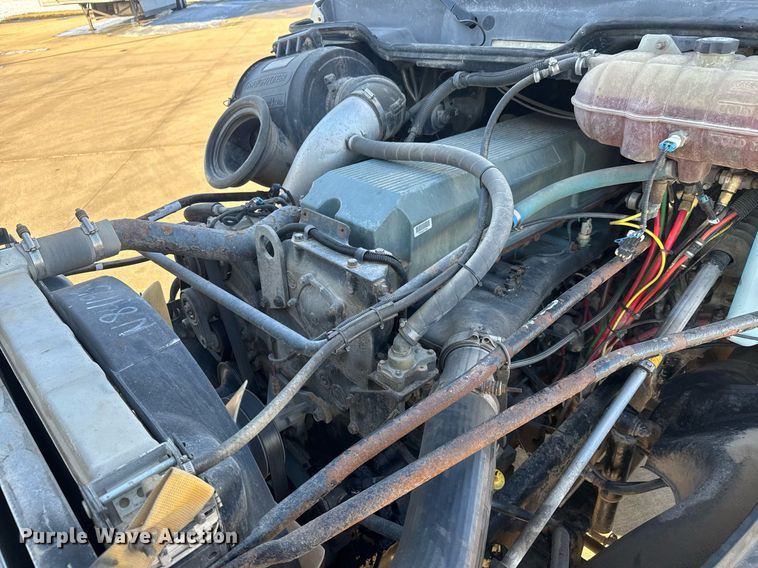 image for item LH9464 2005 Freightliner Columbia semi truck