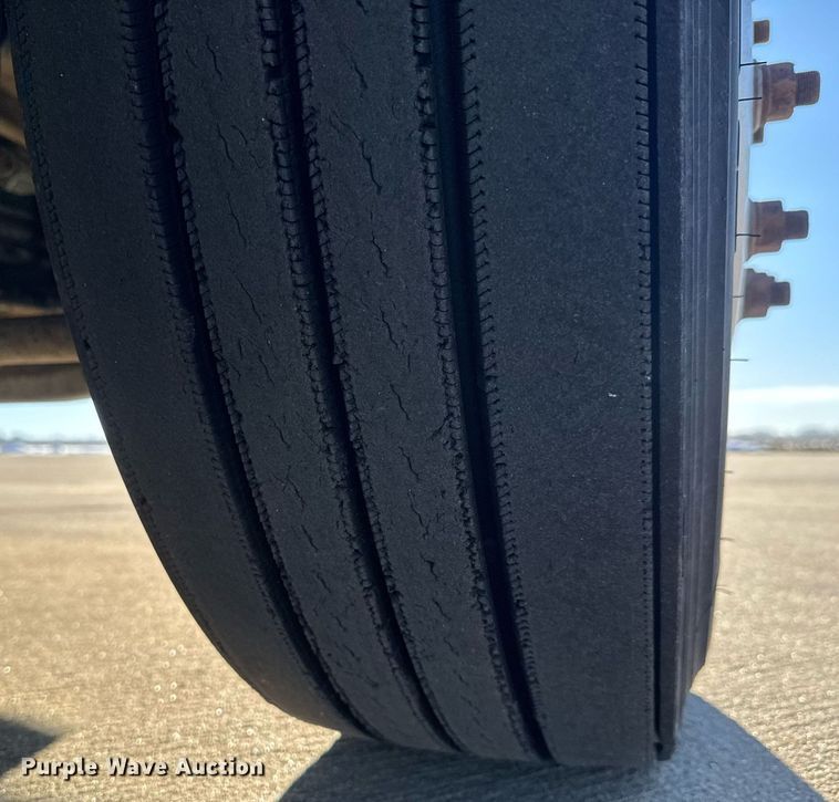 image for item LH9464 2005 Freightliner Columbia semi truck