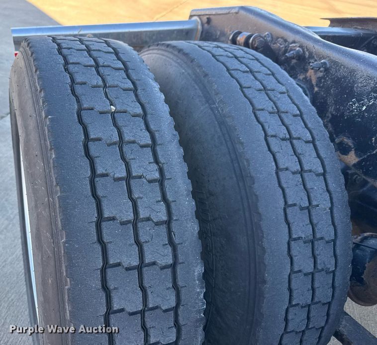 image for item LH9464 2005 Freightliner Columbia semi truck