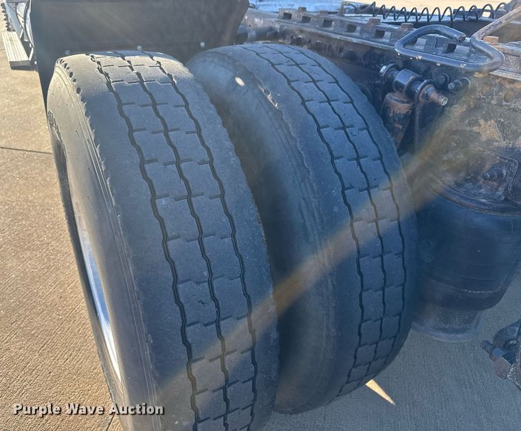 image for item LH9464 2005 Freightliner Columbia semi truck