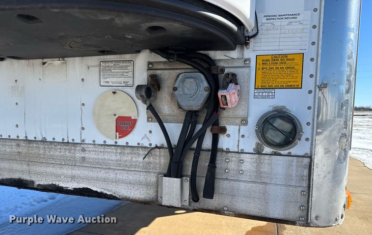 image for item LH9465 2005 Utility VS2RA refrigerated van trailer