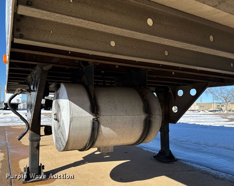 image for item LH9465 2005 Utility VS2RA refrigerated van trailer