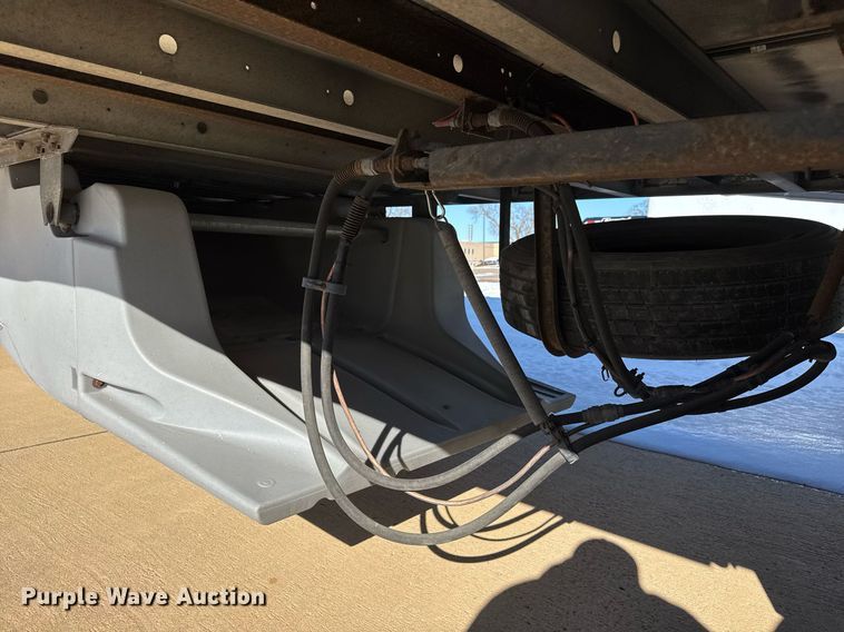 image for item LH9465 2005 Utility VS2RA refrigerated van trailer