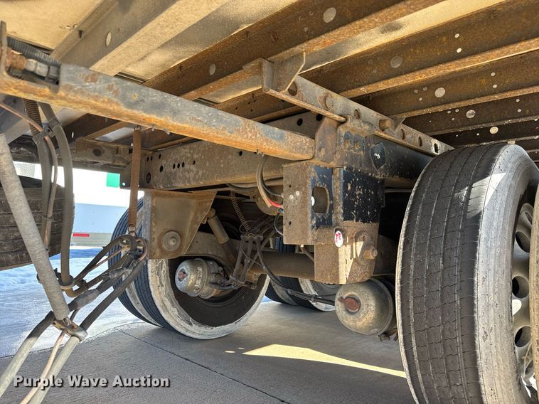 image for item LH9465 2005 Utility VS2RA refrigerated van trailer