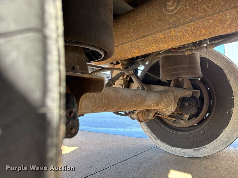 image for item LH9465 2005 Utility VS2RA refrigerated van trailer