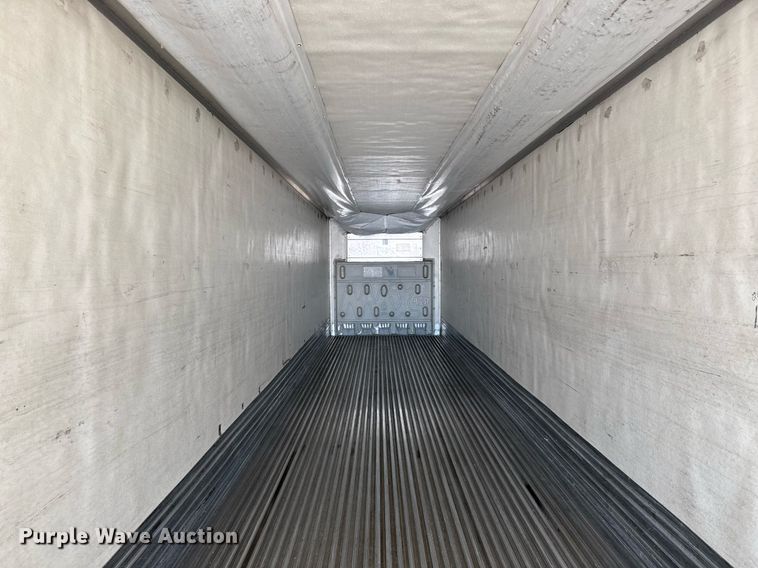 image for item LH9465 2005 Utility VS2RA refrigerated van trailer