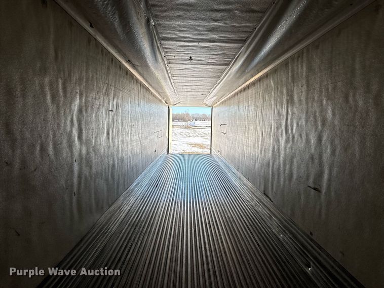 image for item LH9465 2005 Utility VS2RA refrigerated van trailer