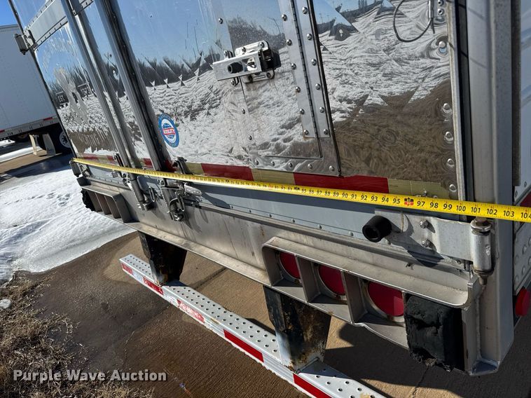 image for item LH9465 2005 Utility VS2RA refrigerated van trailer