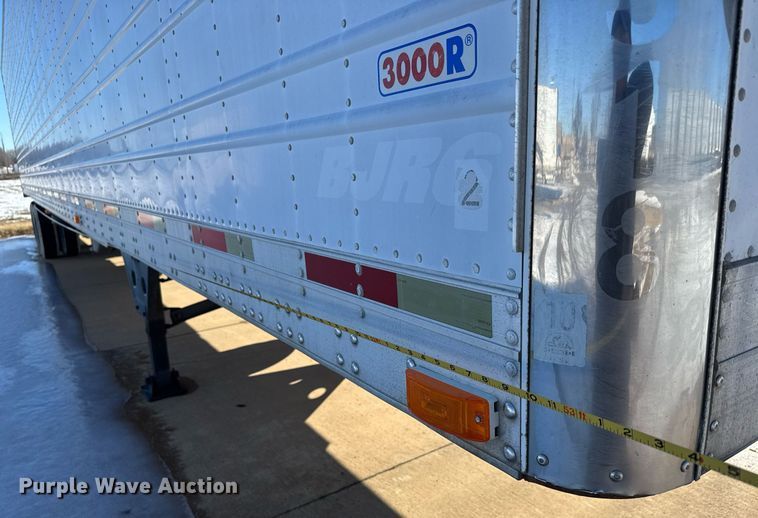 image for item LH9465 2005 Utility VS2RA refrigerated van trailer