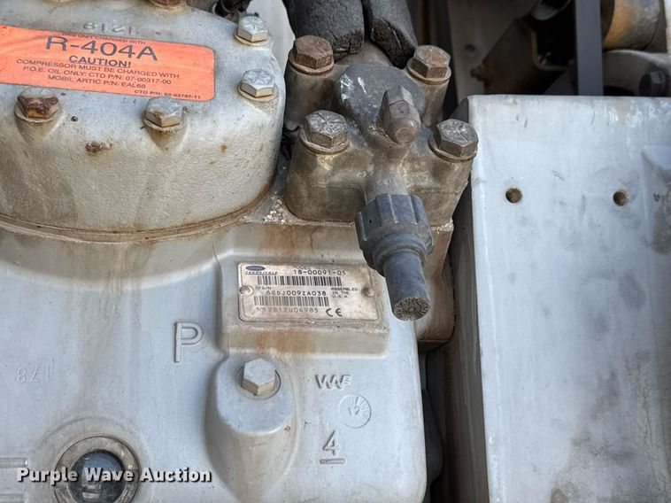 image for item LH9465 2005 Utility VS2RA refrigerated van trailer