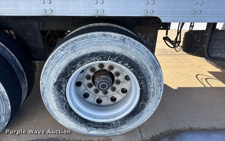 image for item LH9465 2005 Utility VS2RA refrigerated van trailer