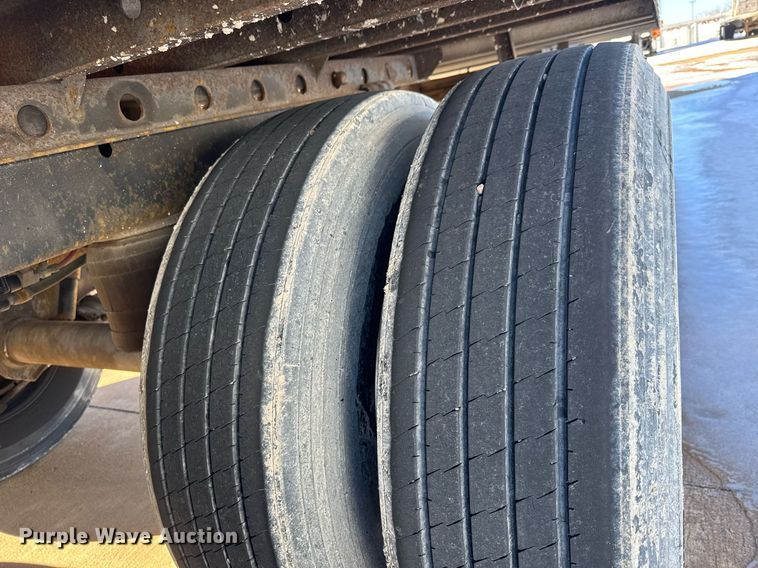 image for item LH9465 2005 Utility VS2RA refrigerated van trailer