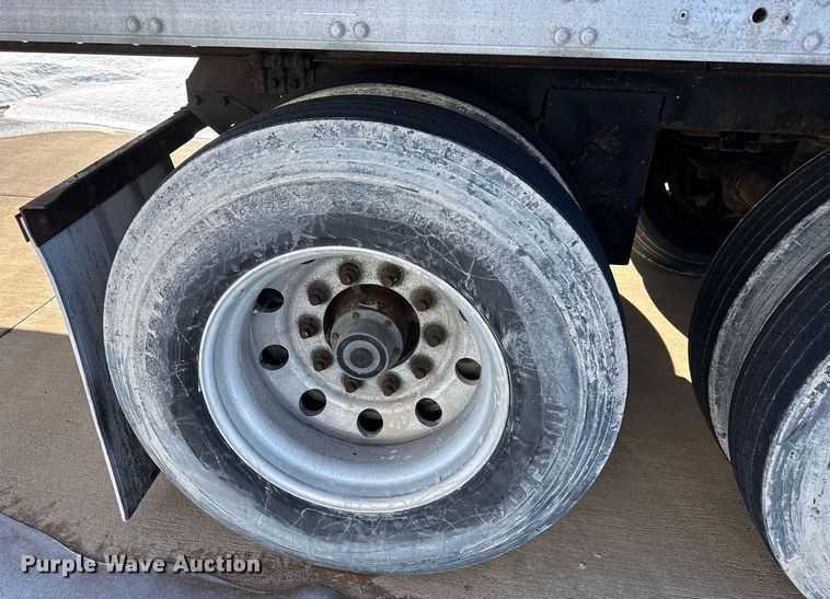 image for item LH9465 2005 Utility VS2RA refrigerated van trailer