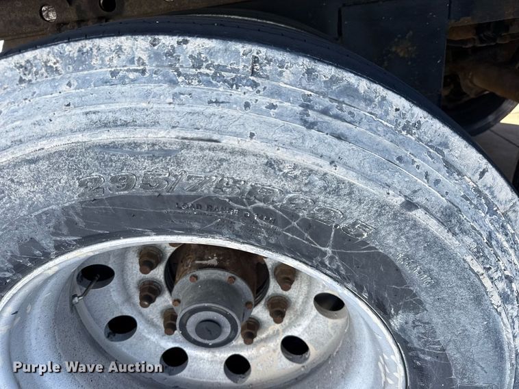 image for item LH9465 2005 Utility VS2RA refrigerated van trailer