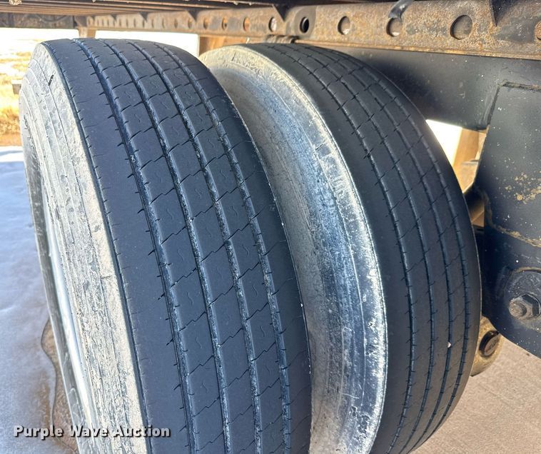 image for item LH9465 2005 Utility VS2RA refrigerated van trailer