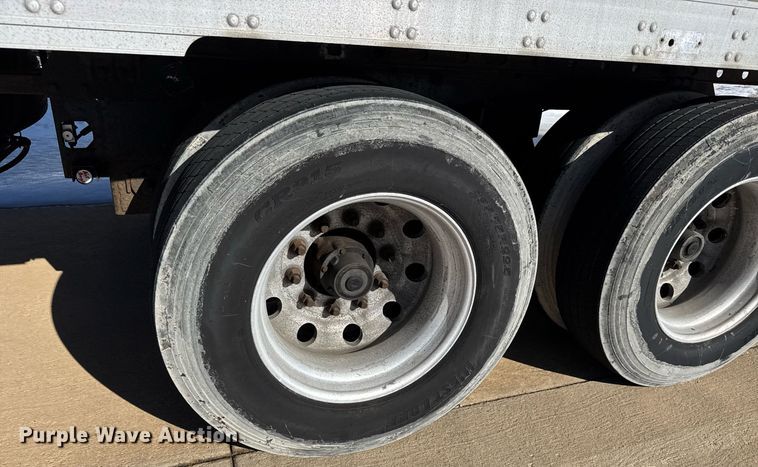 image for item LH9465 2005 Utility VS2RA refrigerated van trailer