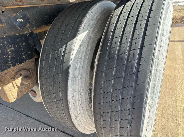 image for item LH9465 2005 Utility VS2RA refrigerated van trailer