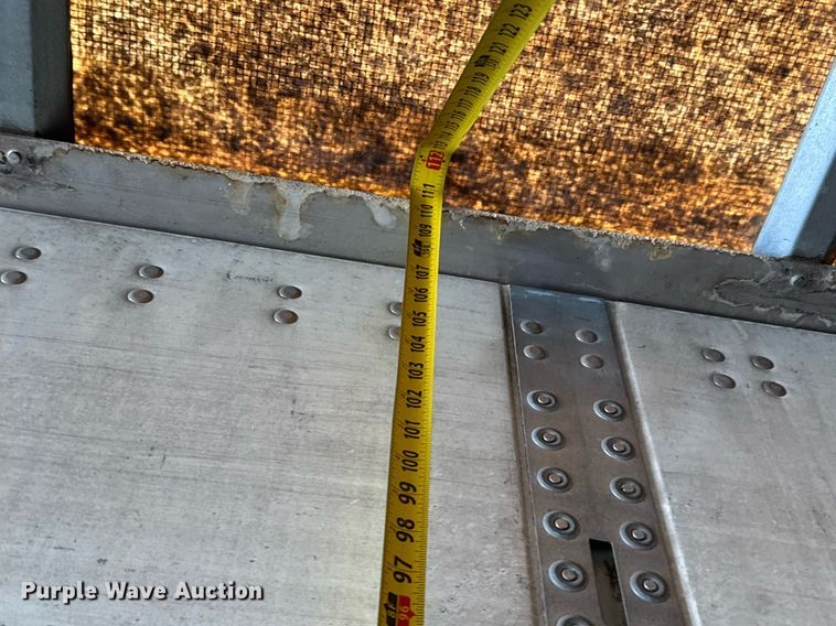 image for item LH9468 2005 Wabash dry van trailer